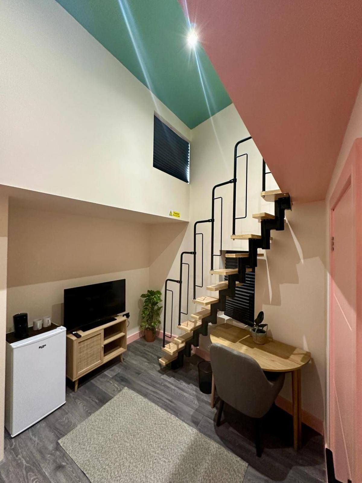 Cozy En-Suite Loft In Trendy Local ロンドン エクステリア 写真