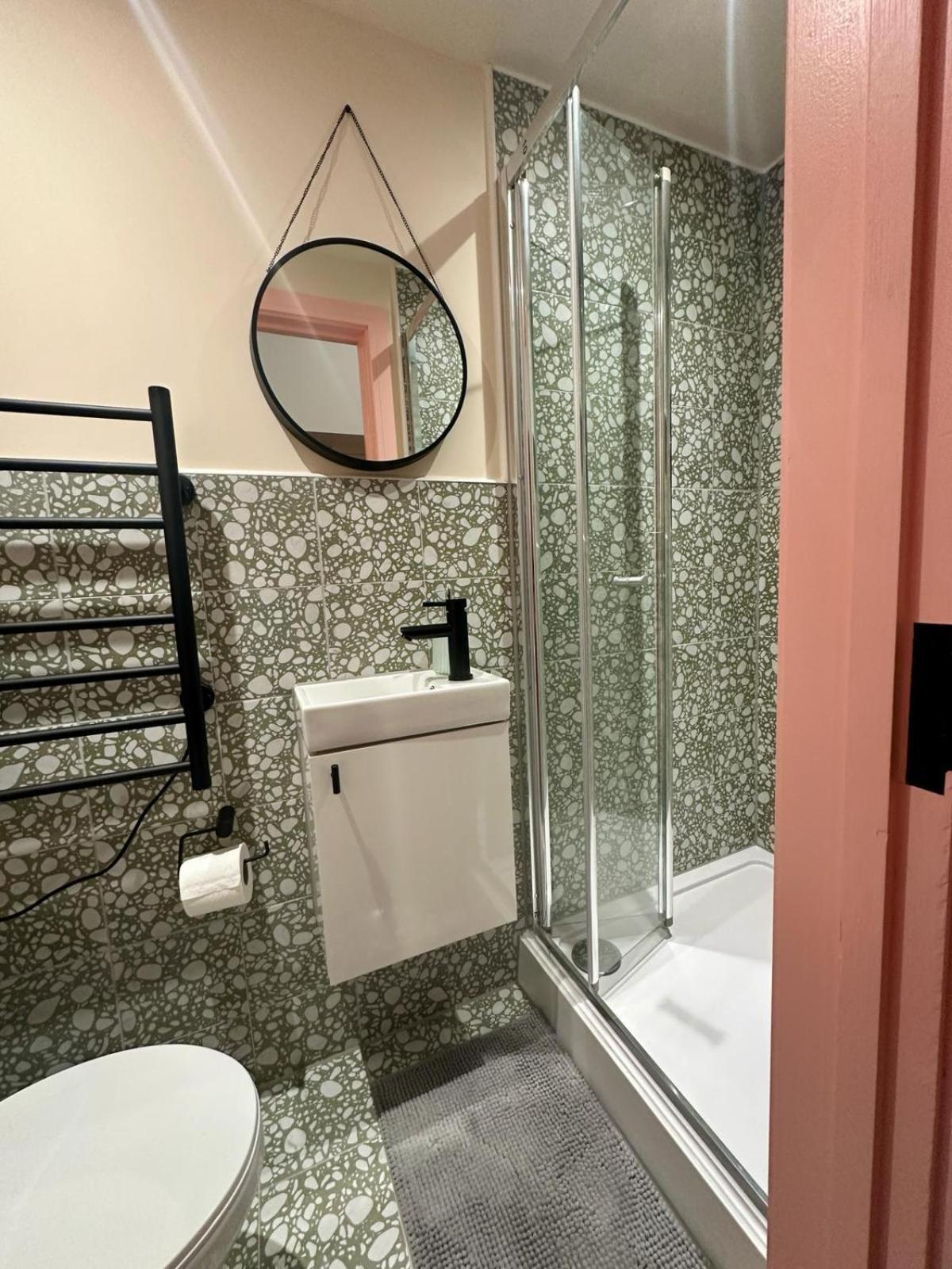 Cozy En-Suite Loft In Trendy Local ロンドン エクステリア 写真