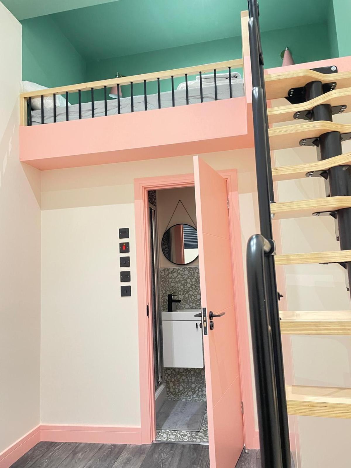 Cozy En-Suite Loft In Trendy Local ロンドン エクステリア 写真